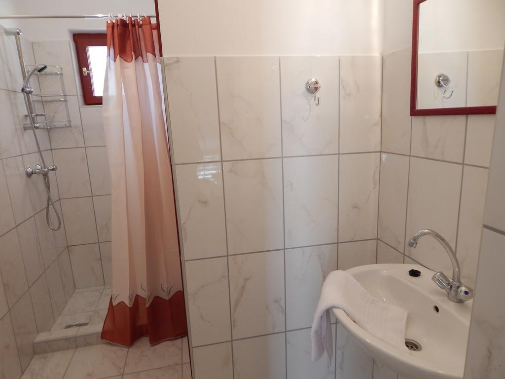 Napsugar Apartman Baja Rom bilde